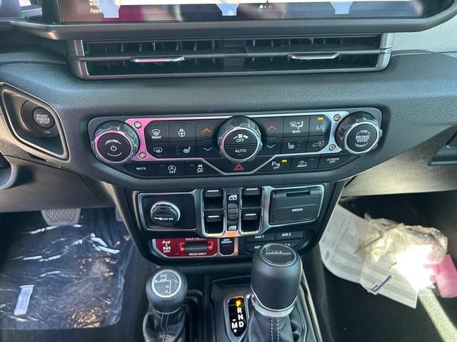 New 2025 Jeep Gladiator Sport AWD/4WD image 19