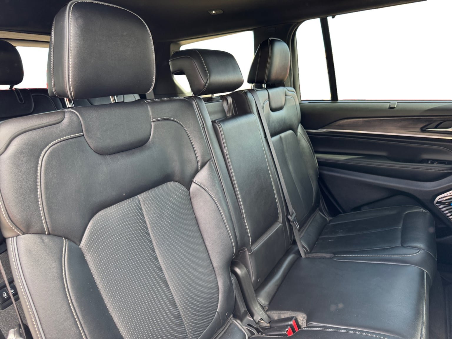 Used 2022 Jeep Grand Cherokee L Overland w/ Luxury Tech Group IV AWD/4WD image 18