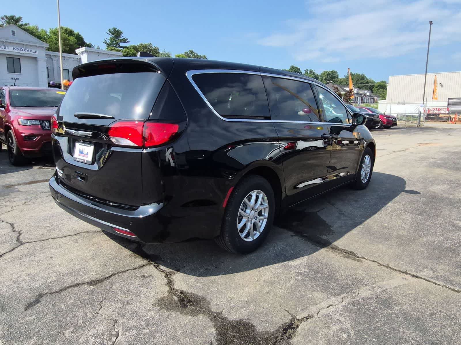New 2027 Chrysler Pacifica LX FWD image 6
