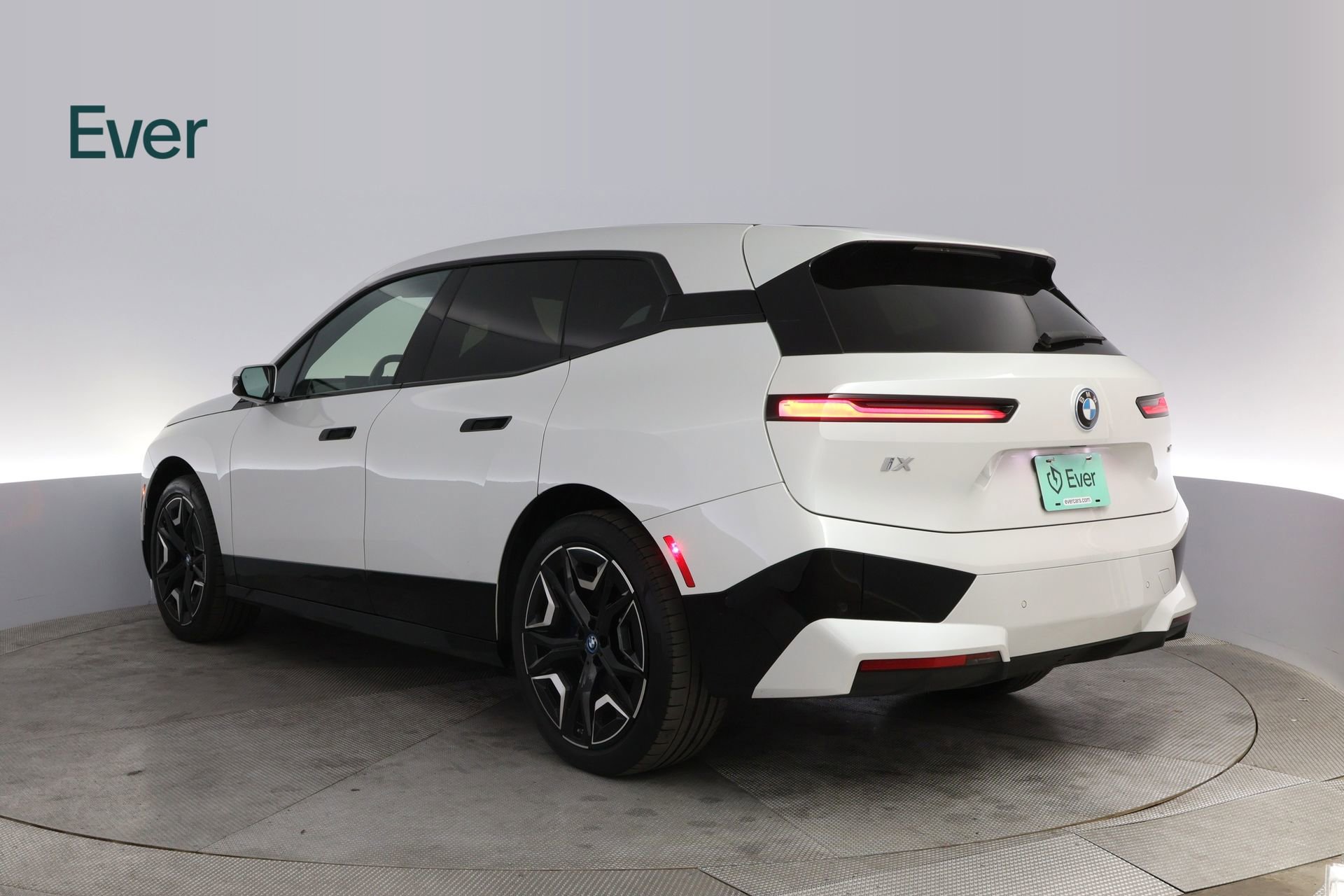 Used 2023 BMW iX xDrive50 w/ Sport Package image 17