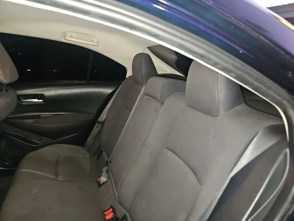 Used 2021 Toyota Corolla LE image 14