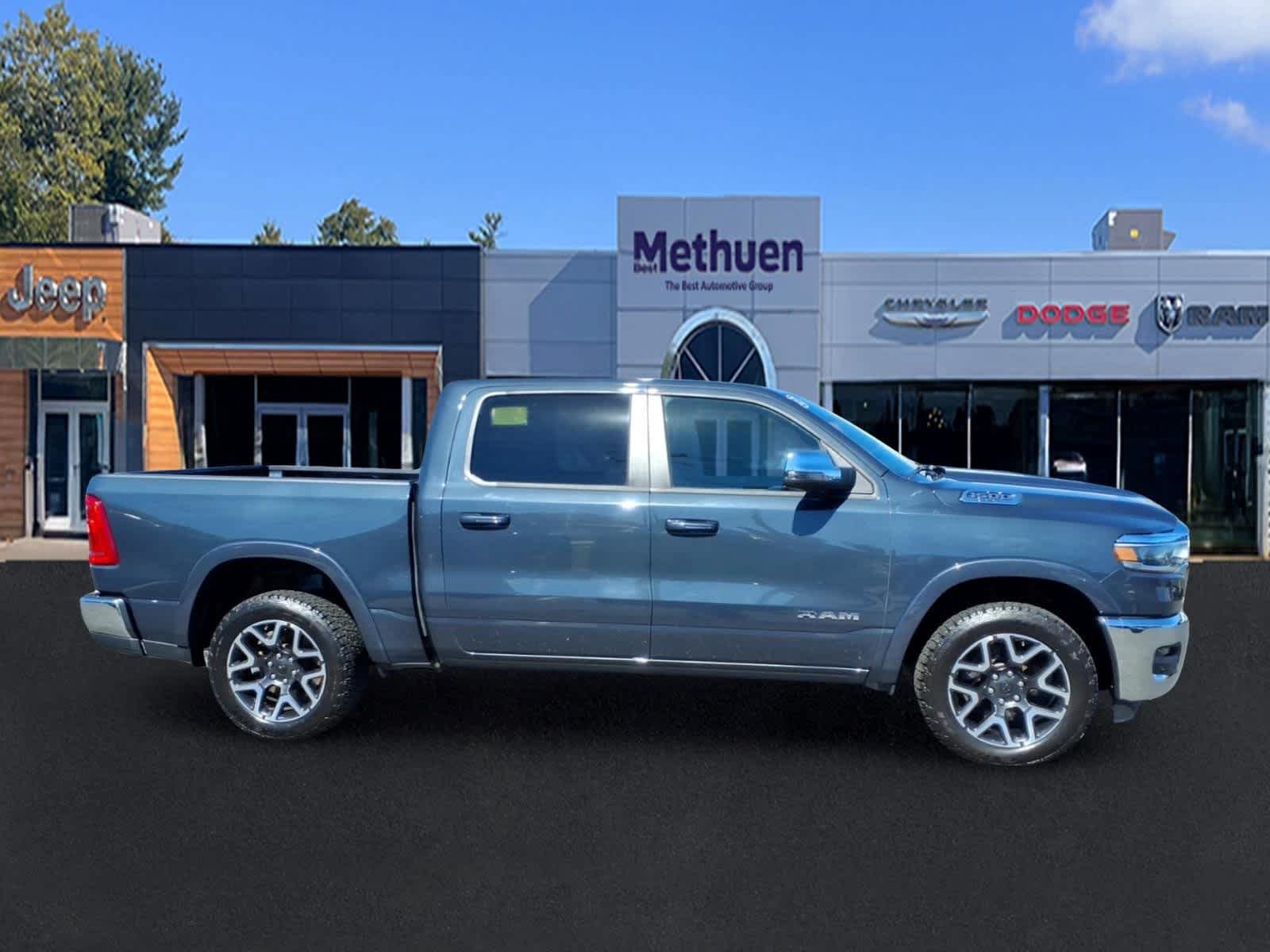 Used 2025 RAM 1500 Laramie AWD/4WD image 4