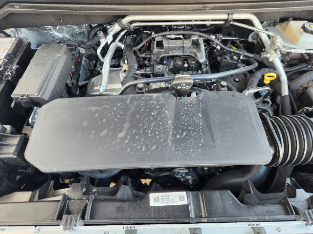 Used 2026 Chevrolet Colorado Z71 w/ Technology Package AWD/4WD image 32