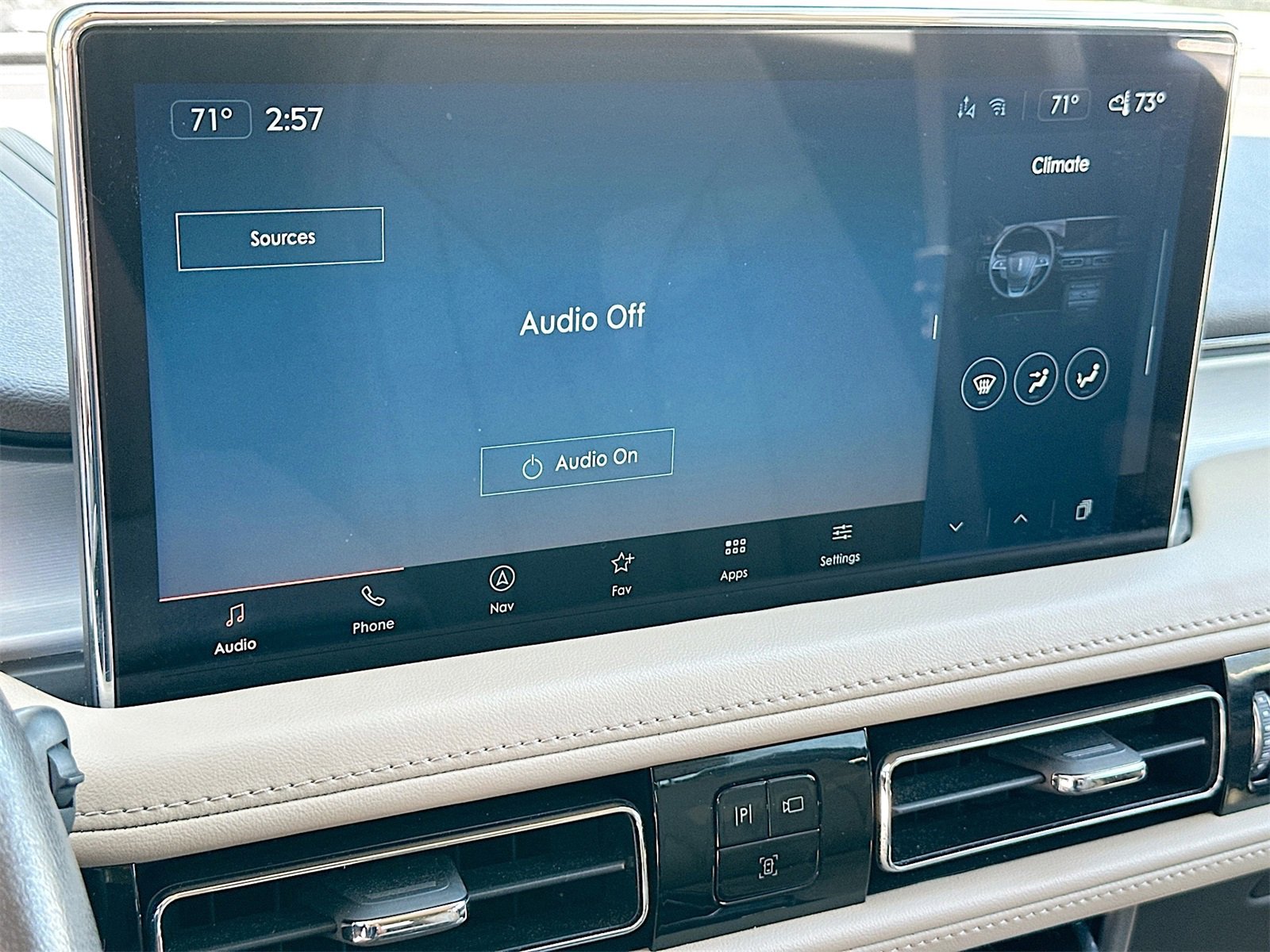 Used 2022 Lincoln Nautilus FWD w/ Premium Package image 15