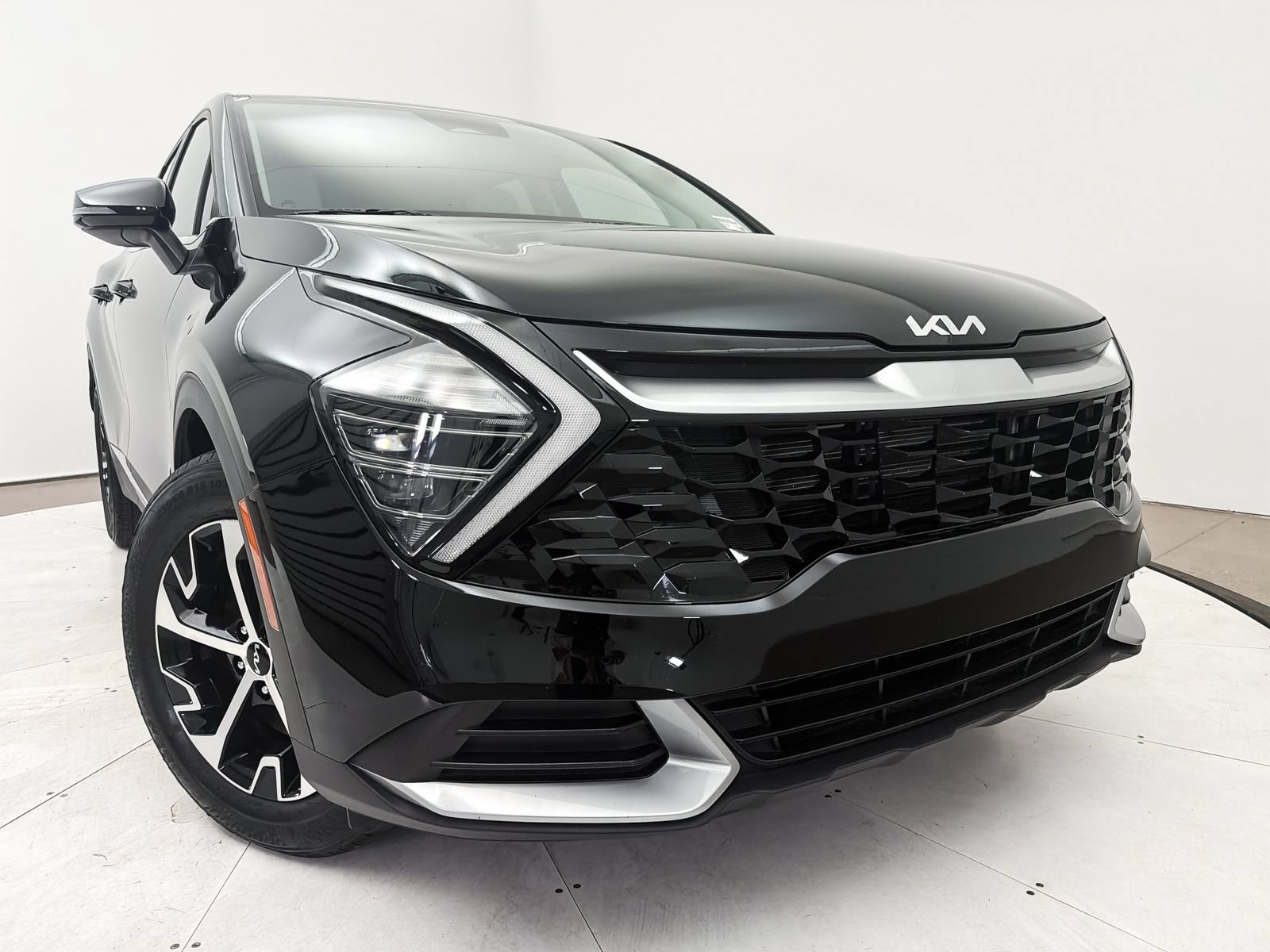 Certified 2025 Kia Sportage EX FWD image 2