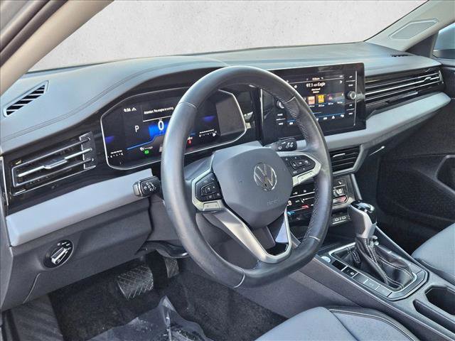 Used 2025 Volkswagen Jetta SE image 10