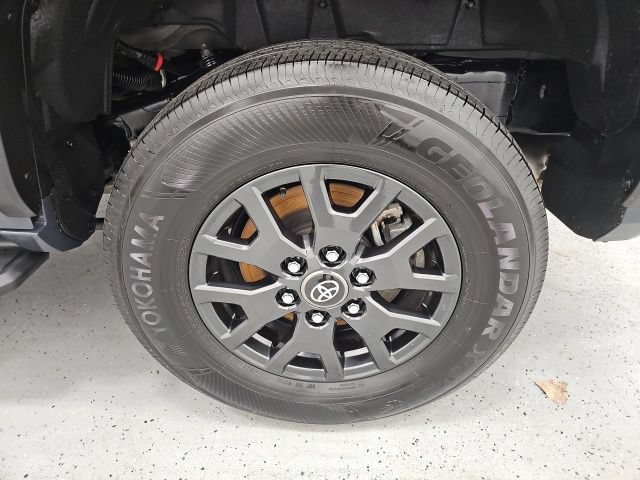 Used 2025 Toyota 4Runner SR5 AWD/4WD image 11