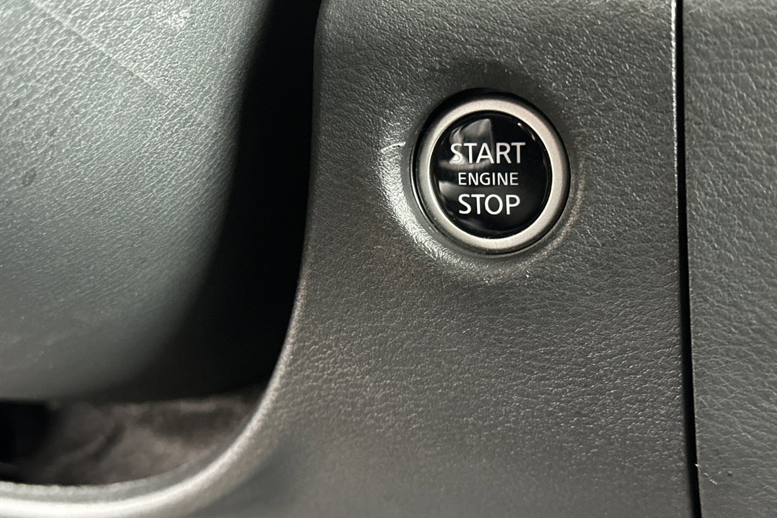 Used 2025 Nissan Frontier SV w/ SV Convenience Package image 23