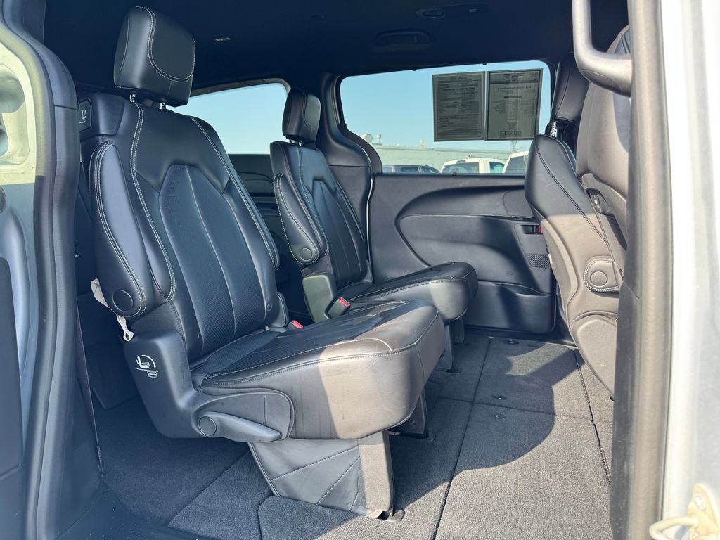 Used 2023 Chrysler Pacifica Touring-L w/ S Appearance Package AWD/4WD image 14