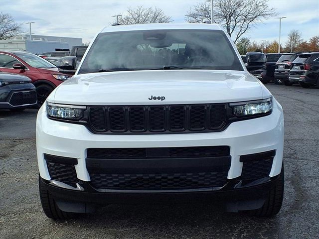 Used 2023 Jeep Grand Cherokee L Laredo image 6