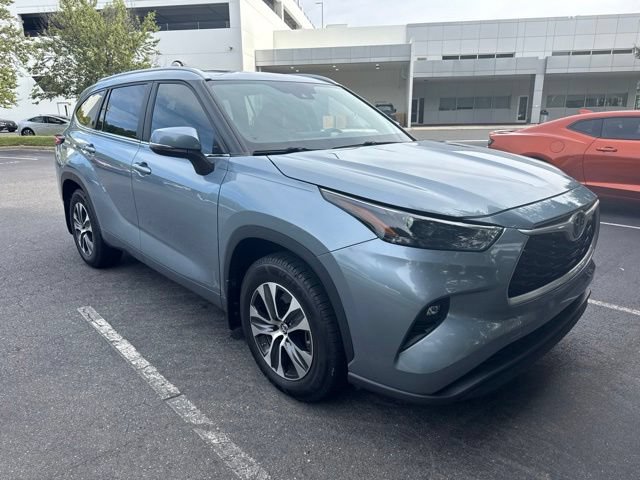 Used 2023 Toyota Highlander XLE FWD image 6