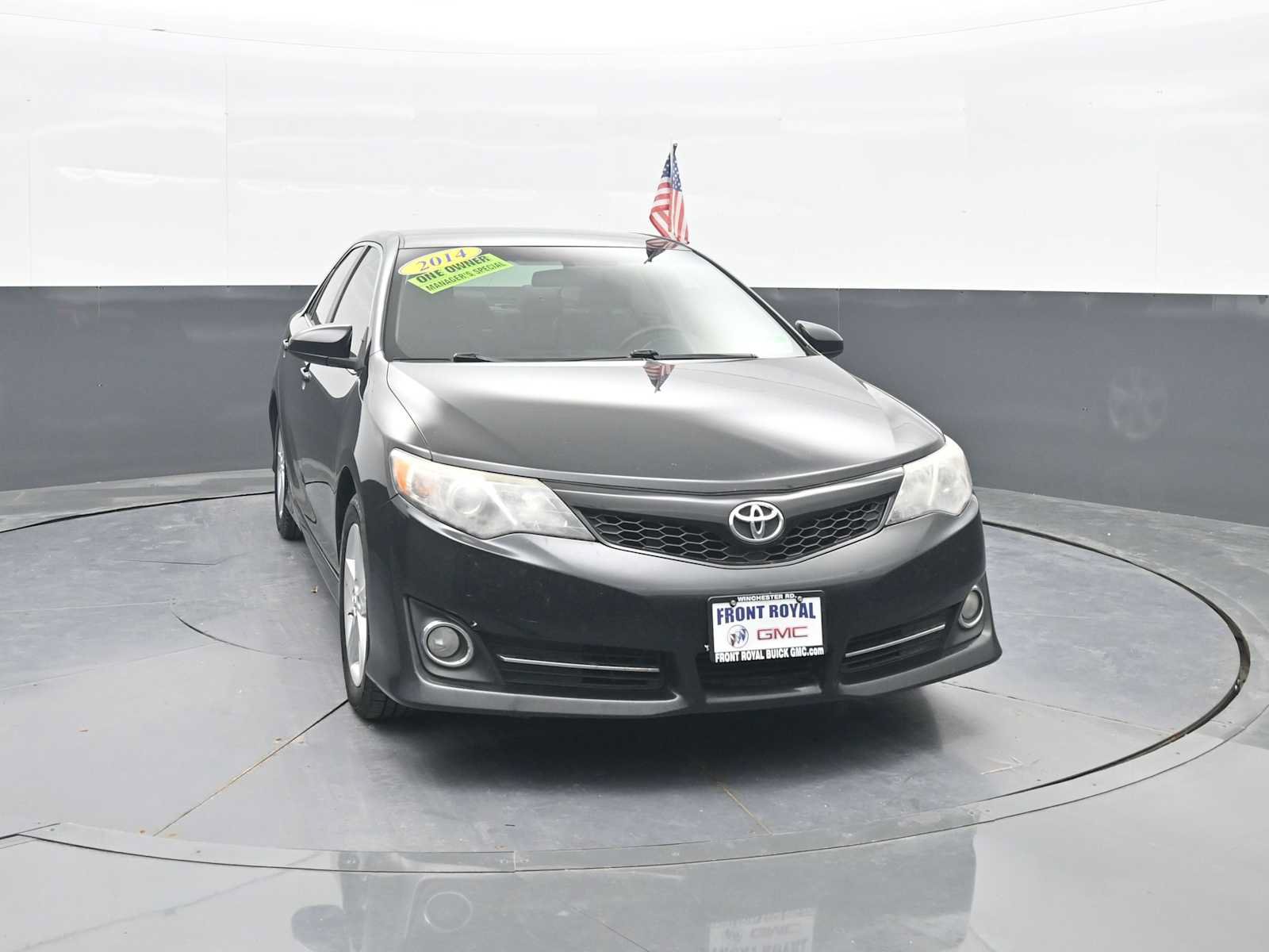 Used 2014 Toyota Camry SE FWD image 2