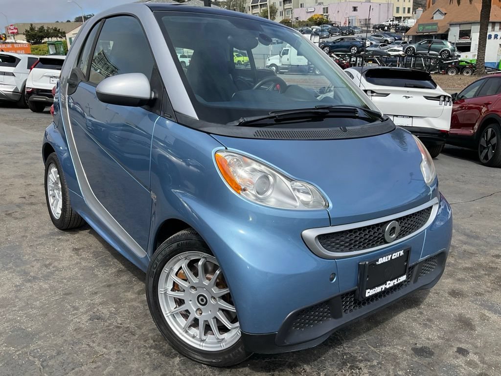 Used 2013 smart fortwo passion RWD image 1