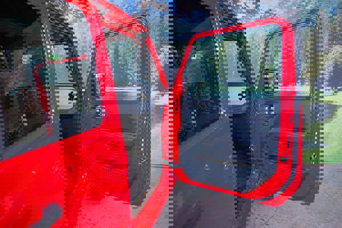 Used 2025 Jeep Wrangler Sahara w/ Safety Group image 30