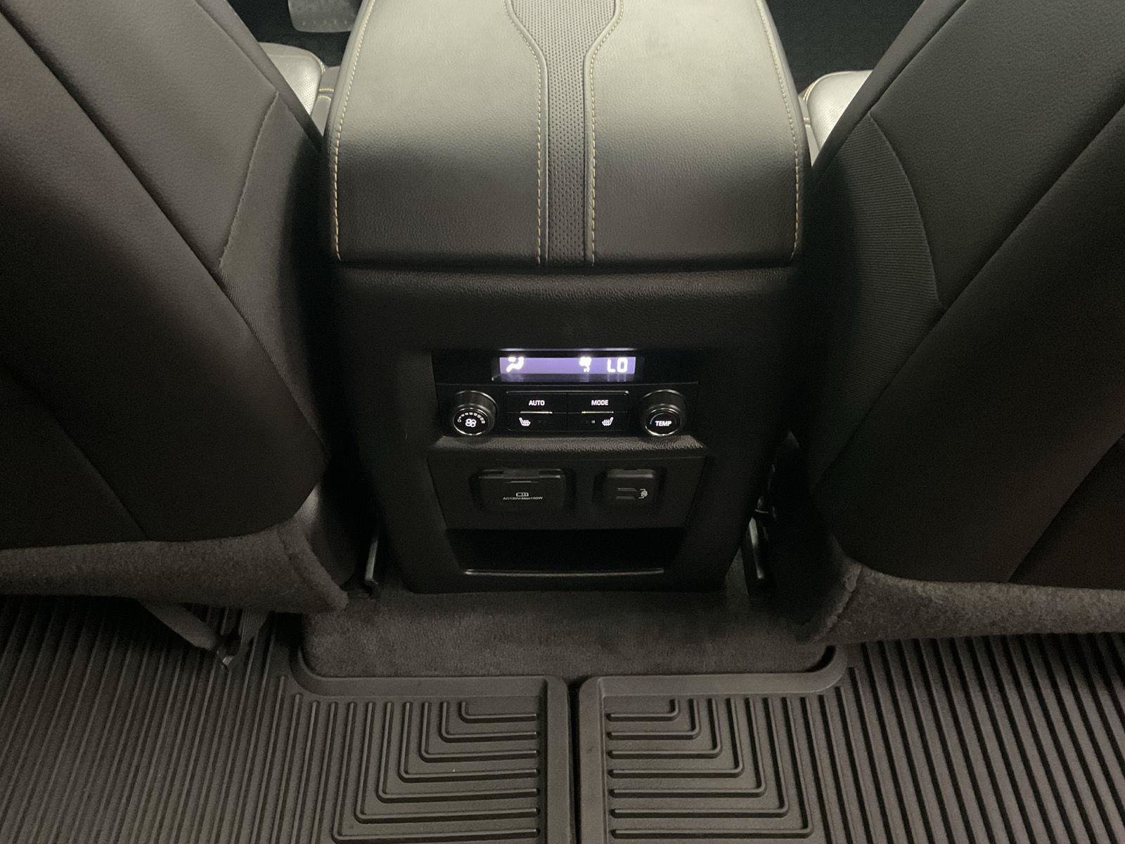 Used 2020 Chevrolet Traverse Premier FWD image 31