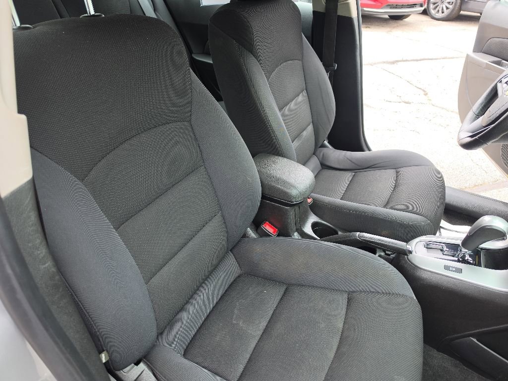 Used 2015 Chevrolet Cruze LT FWD image 18