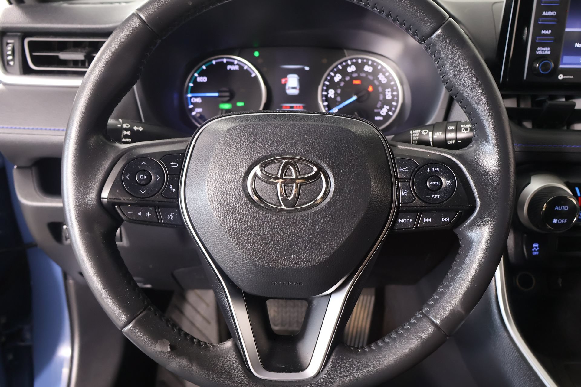 Used 2022 Toyota RAV4 SE AWD/4WD image 3