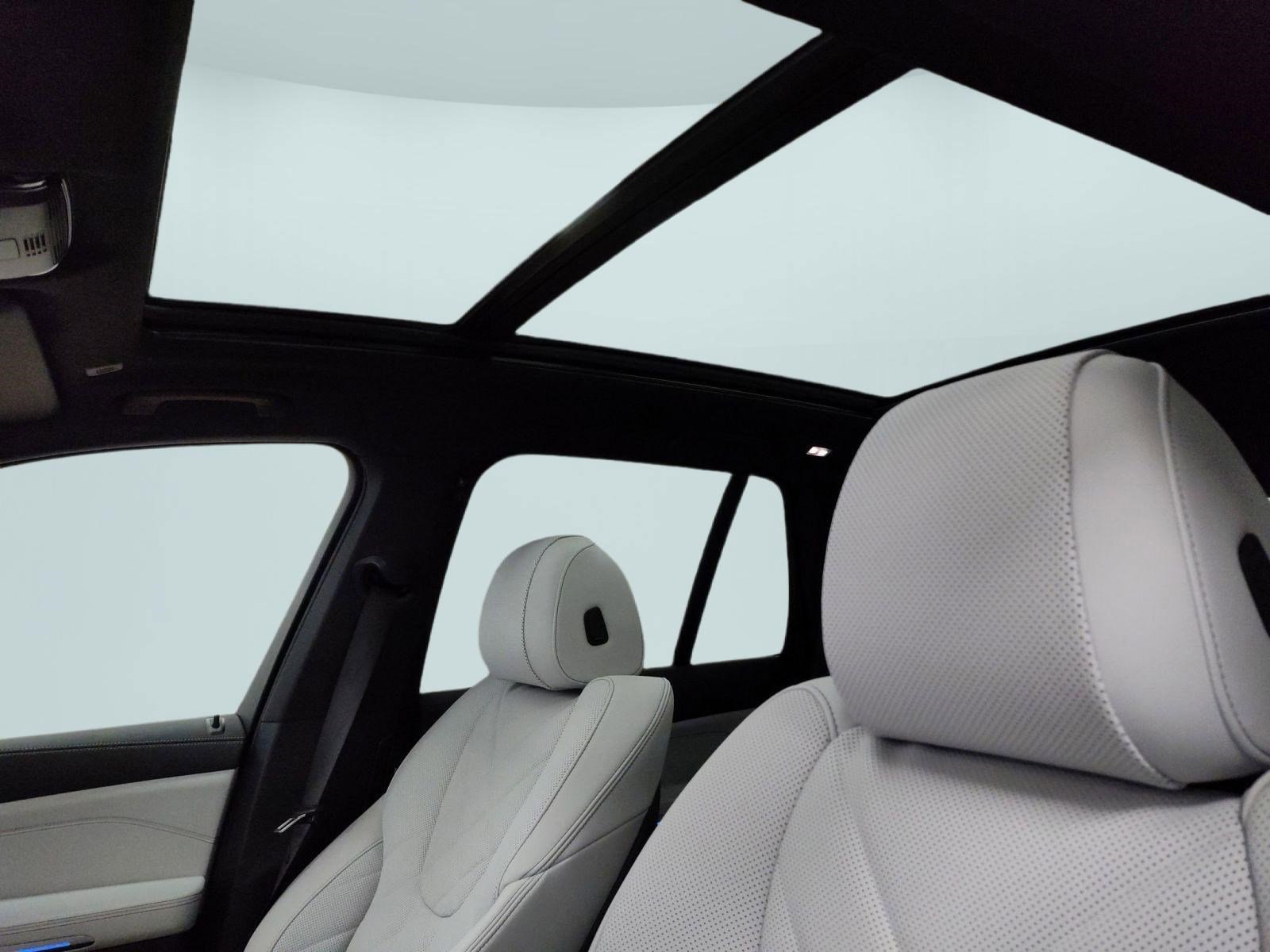 Used 2026 BMW X5 xDrive40i w/ Premium Package image 12