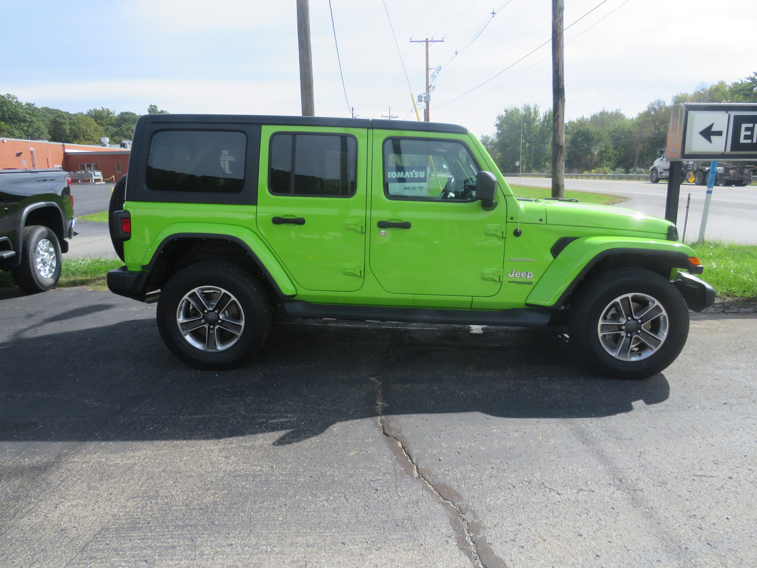 Used 2021 Jeep Wrangler Unlimited Sahara AWD/4WD image 8