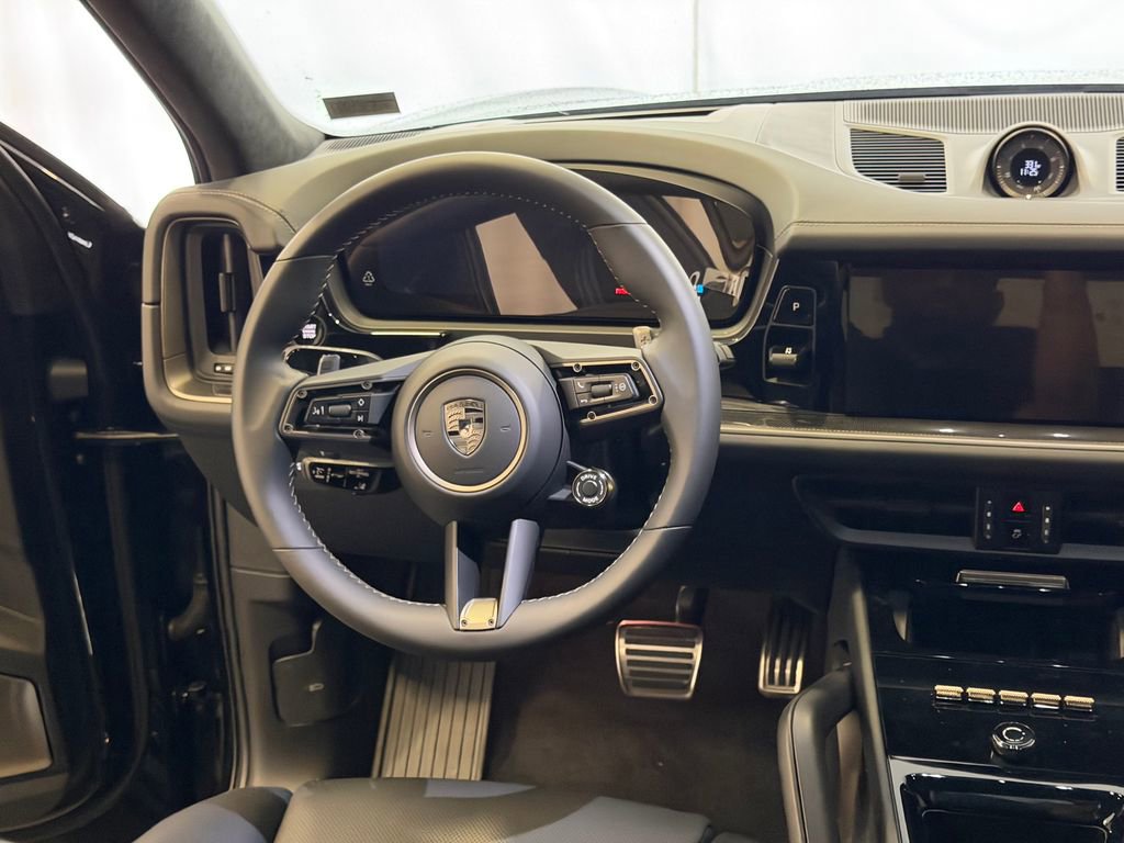 Certified 2025 Porsche Cayenne Turbo AWD/4WD image 20