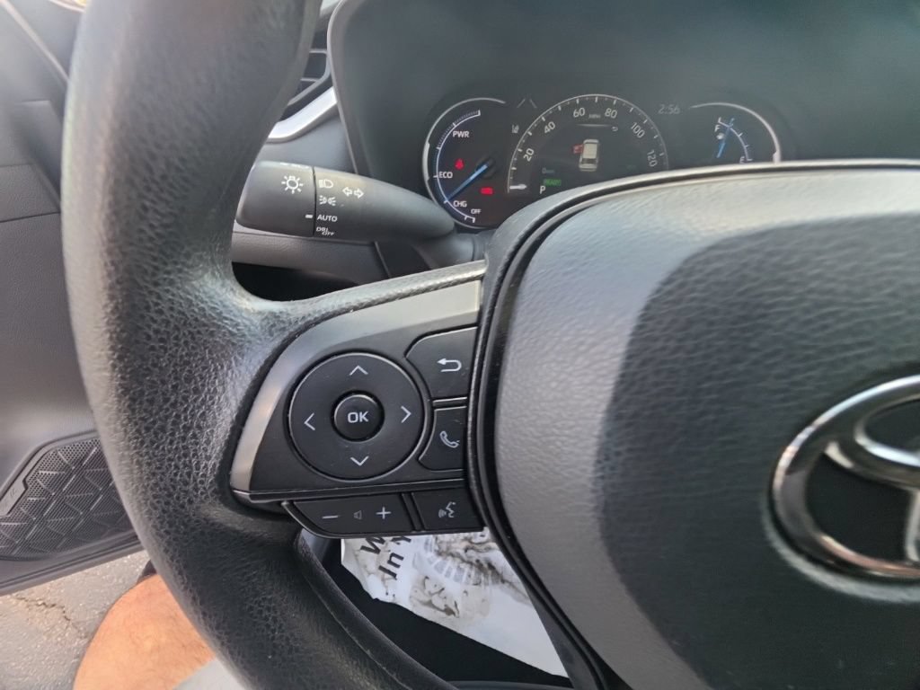 Used 2025 Toyota RAV4 XLE AWD/4WD image 17