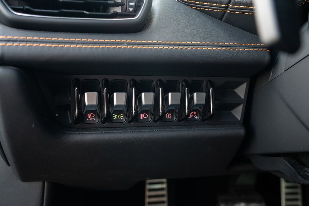 Used 2021 Lamborghini Huracan EVO image 12