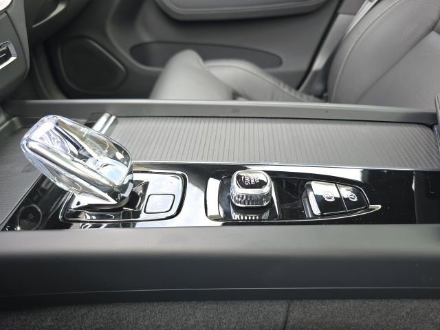 New 2026 Volvo XC60 B5 Ultra w/ Climate Package image 33