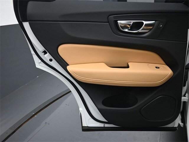 Certified 2025 Volvo XC60 T8 Ultra w/ Protection Package Premier image 23