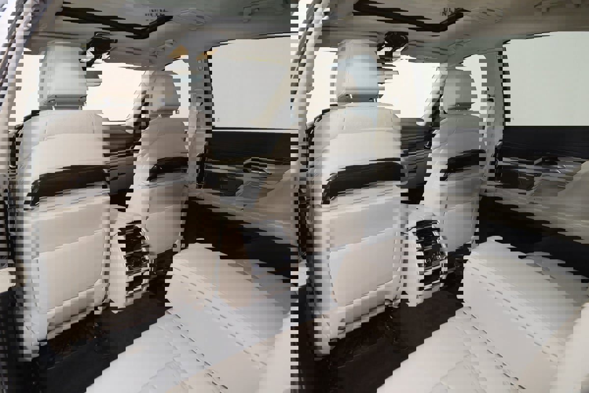 Used 2020 BMW 740i xDrive w/ Cold Weather Package image 59