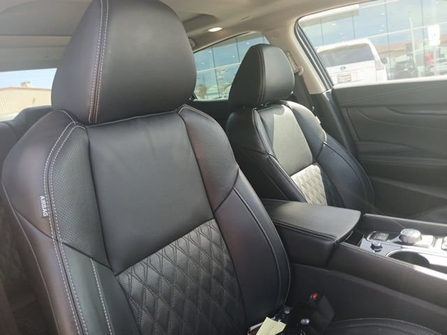 Used 2023 Nissan Maxima Platinum w/ Sport Mat Group FWD image 15