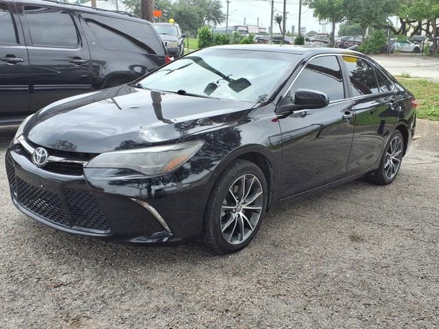 Used 2017 Toyota Camry XSE image 3