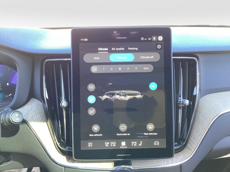 New 2027 Volvo XC60 B5 Plus AWD/4WD image 18