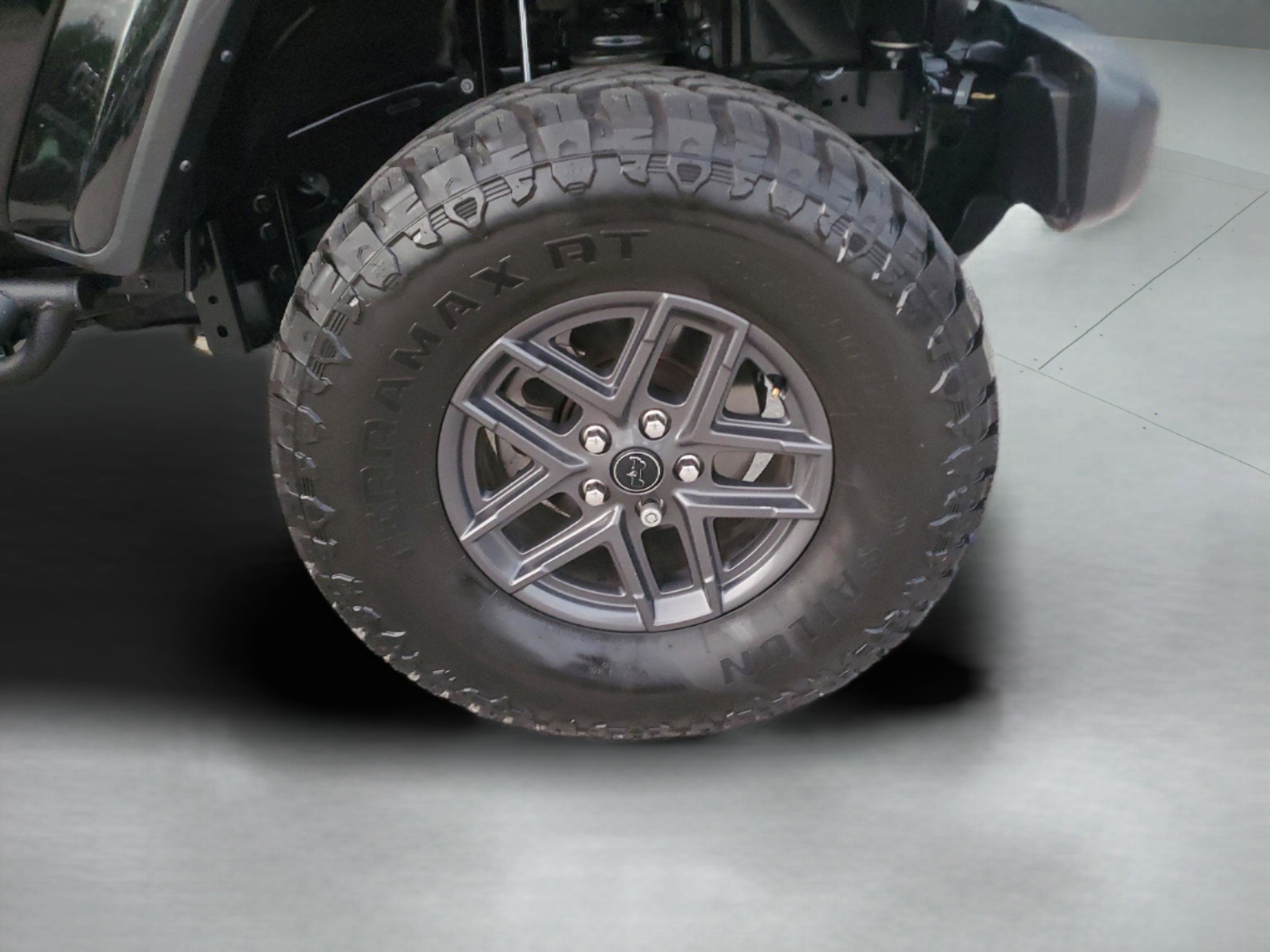 Used 2024 Jeep Gladiator Sport image 5