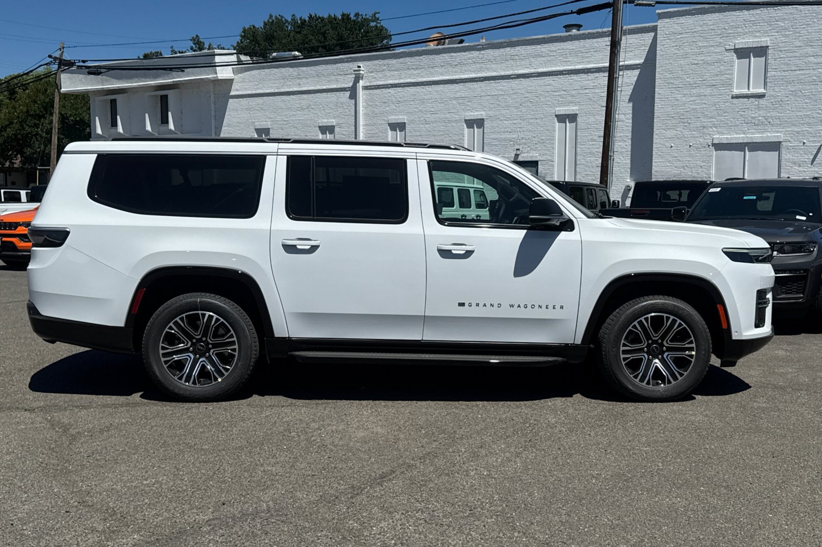 New 2026 Jeep Grand Wagoneer L 4WD w/ HD Trailer Tow Package image 2