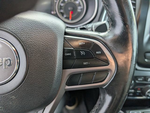 Used 2019 Jeep Cherokee Latitude Plus w/ Comfort/Convenience Group image 12