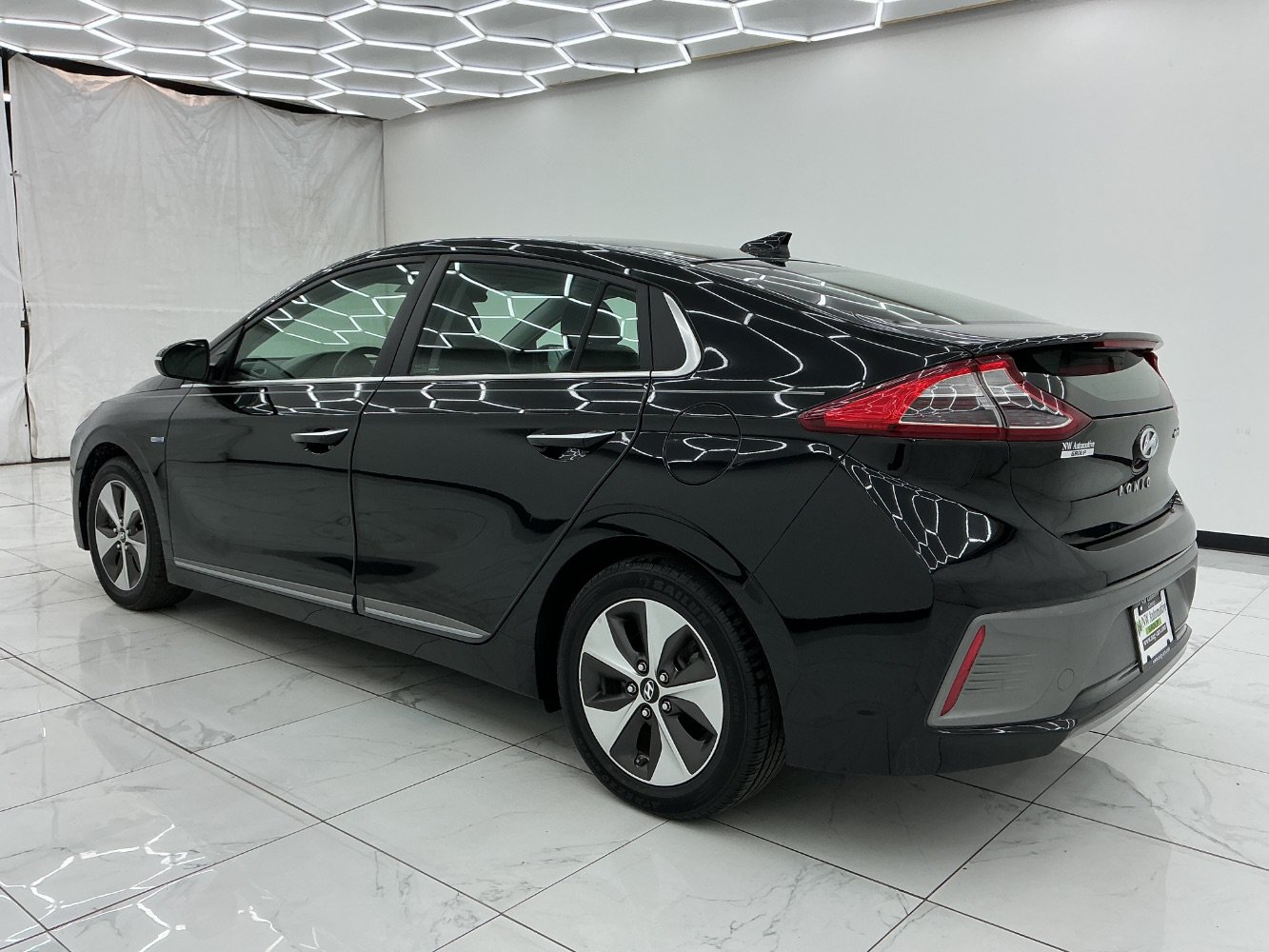 Used 2019 Hyundai Ioniq Limited FWD image 12