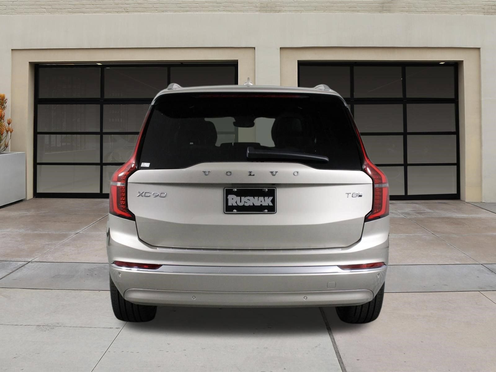 New 2026 Volvo XC90 T8 Plus w/ Protection Package Premier AWD/4WD image 4