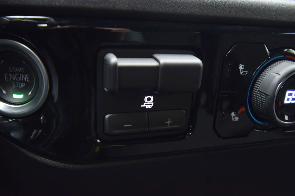 Used 2025 Chevrolet Silverado 1500 LT image 34