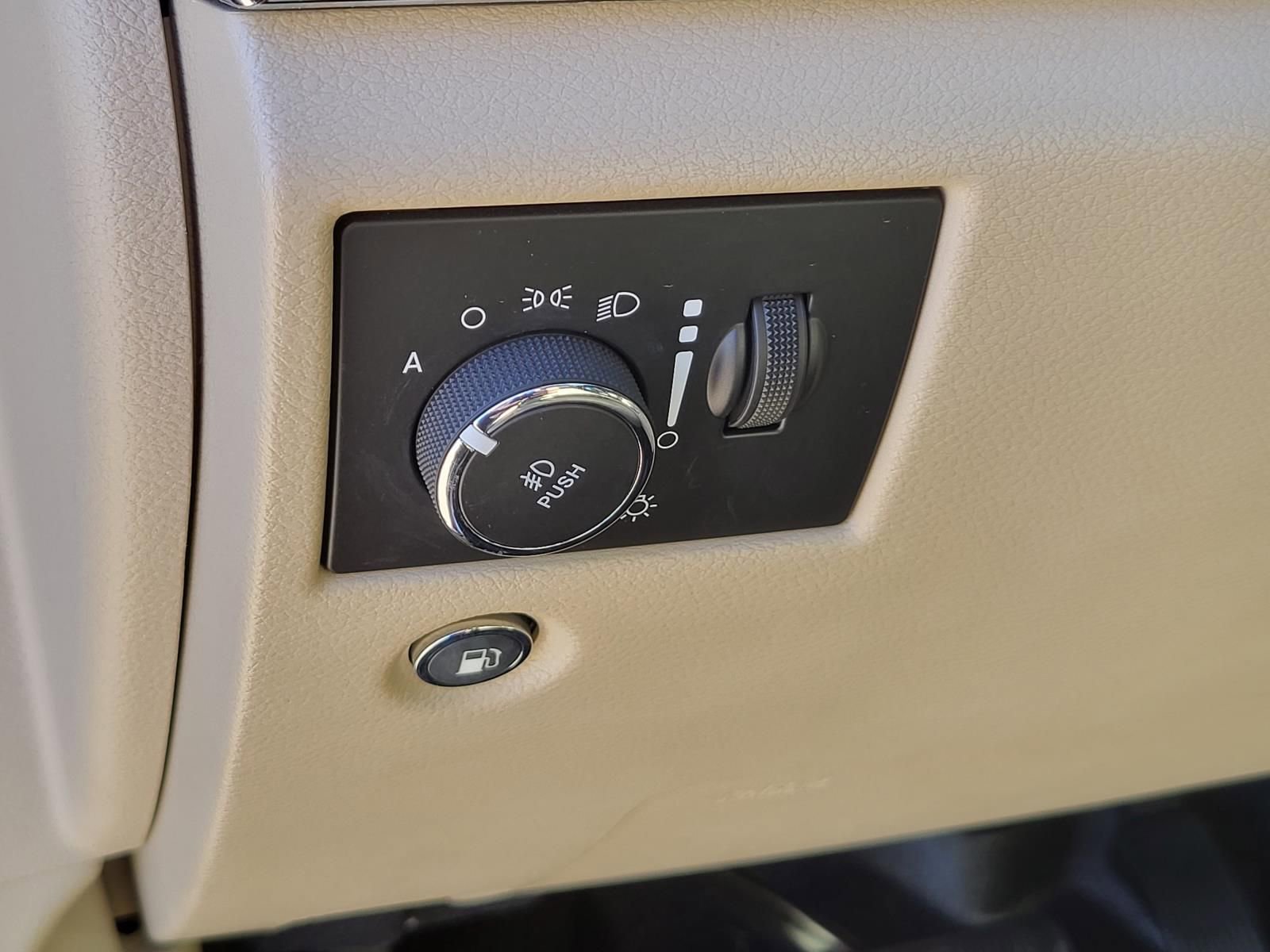 Used 2020 Jeep Grand Cherokee Limited image 28