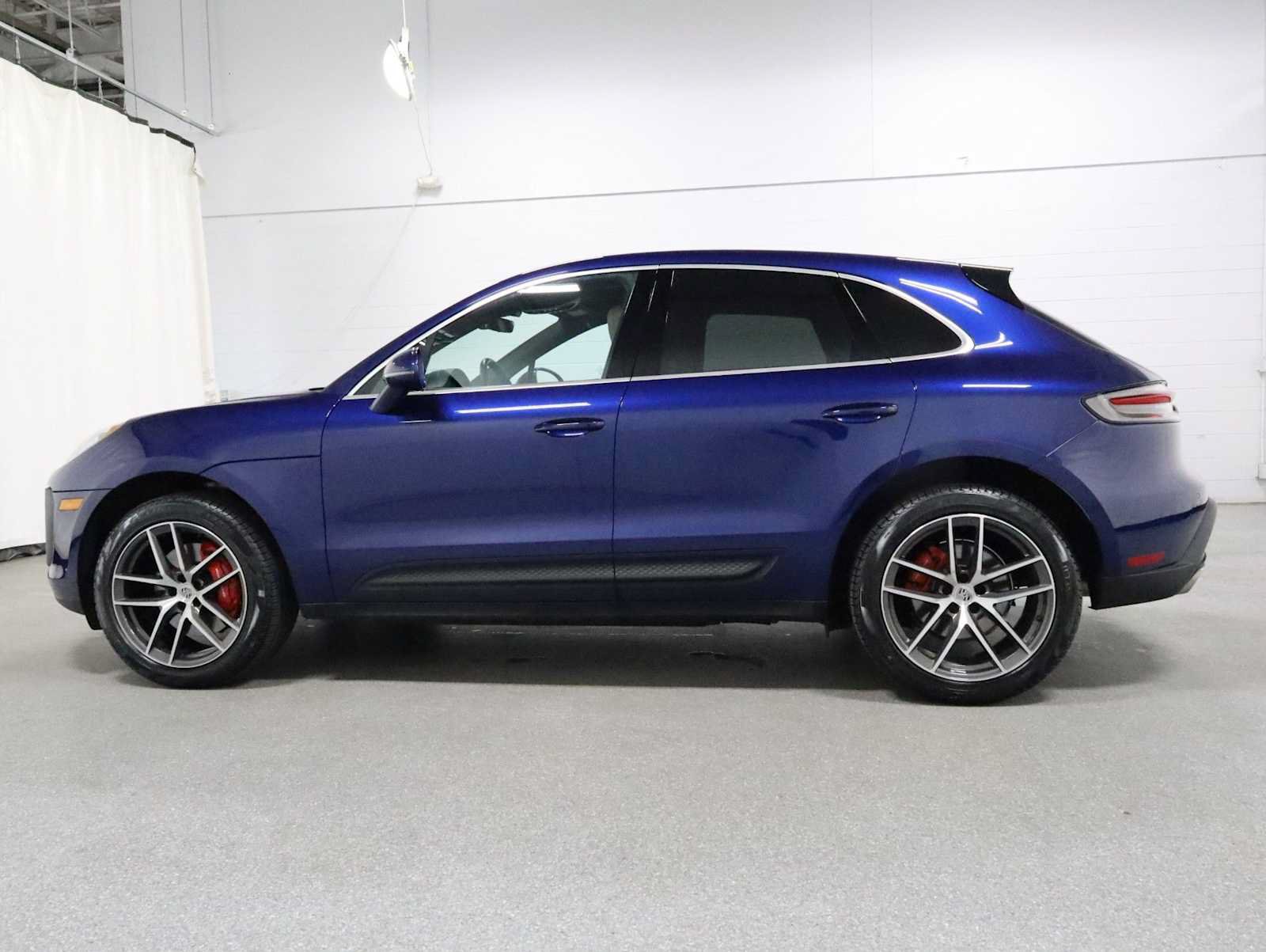 Certified 2023 Porsche Macan S AWD/4WD image 2