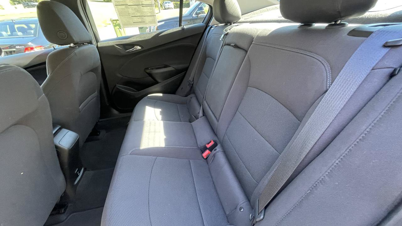 Used 2018 Chevrolet Cruze LT FWD image 21