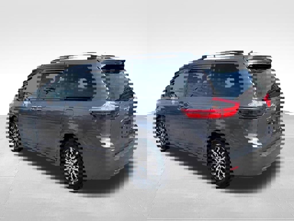 Used 2019 Toyota Sienna XLE FWD image 4