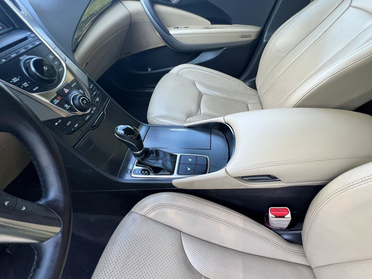 Used 2013 Hyundai Azera FWD image 18