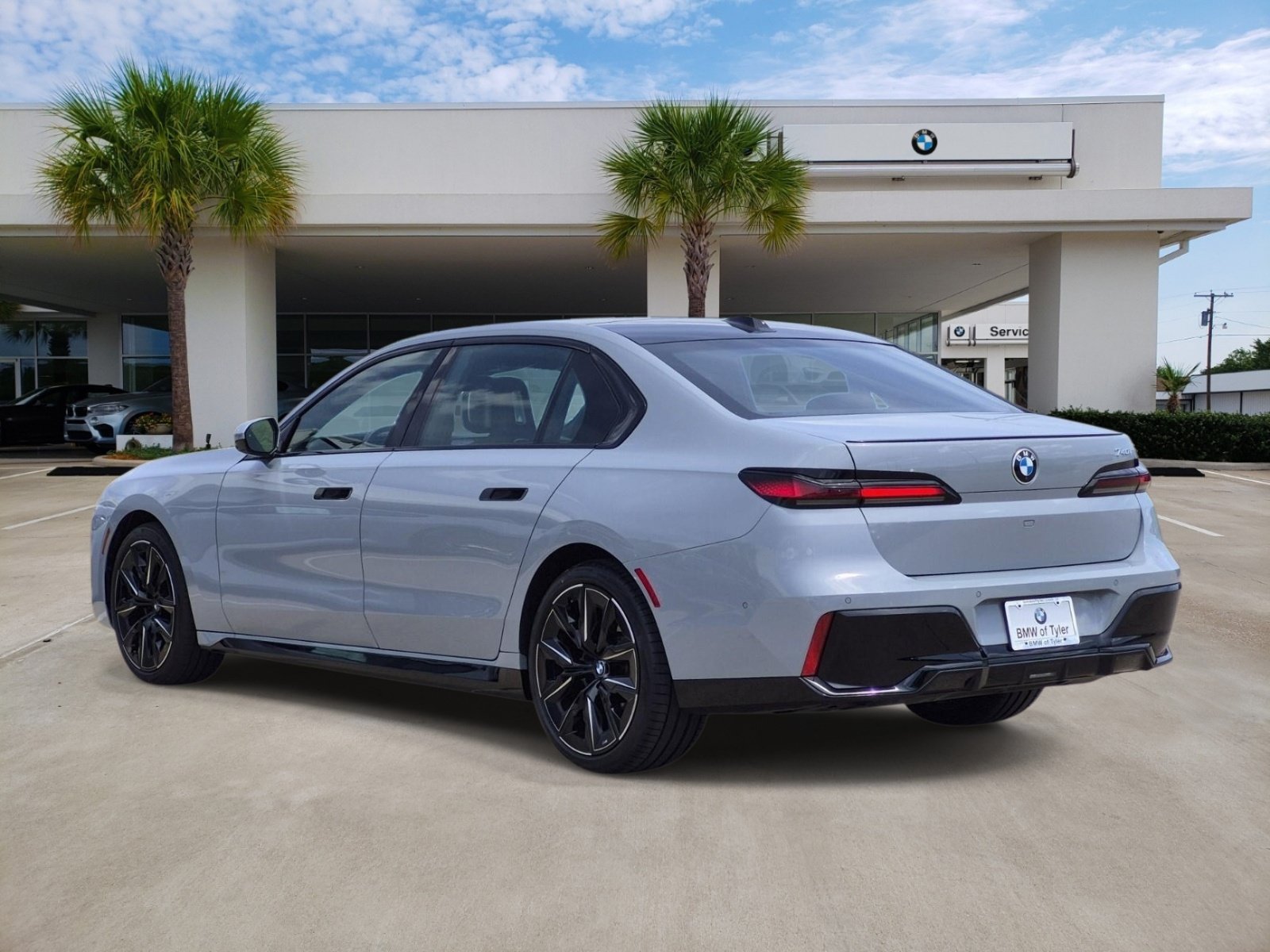 Certified 2025 BMW 740i w/ Premium Package RWD image 4