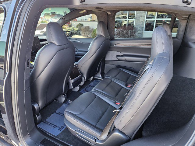 Used 2024 Tesla Model X image 16