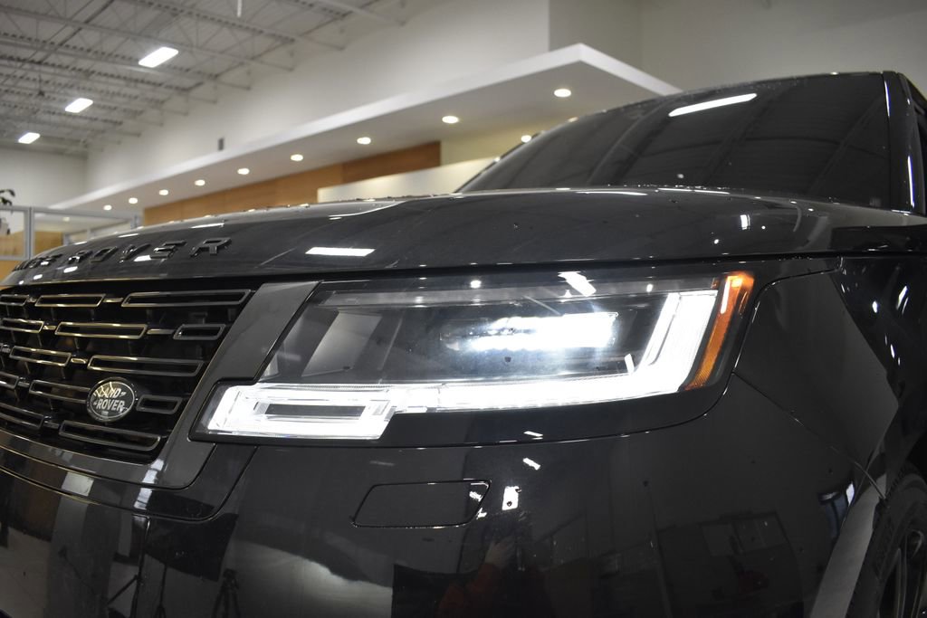 Used 2025 Land Rover Range Rover Long Wheelbase SE image 17