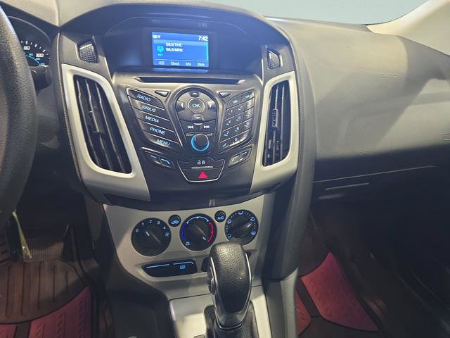 Used 2014 Ford Focus SE w/ SE Winter Package FWD image 30