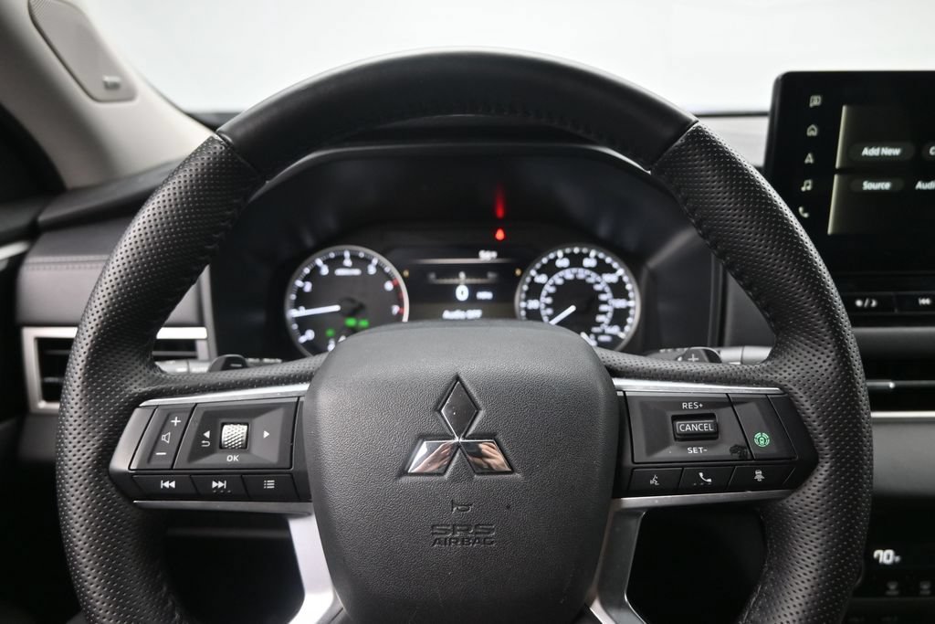 Used 2025 Mitsubishi Outlander SE AWD/4WD image 13