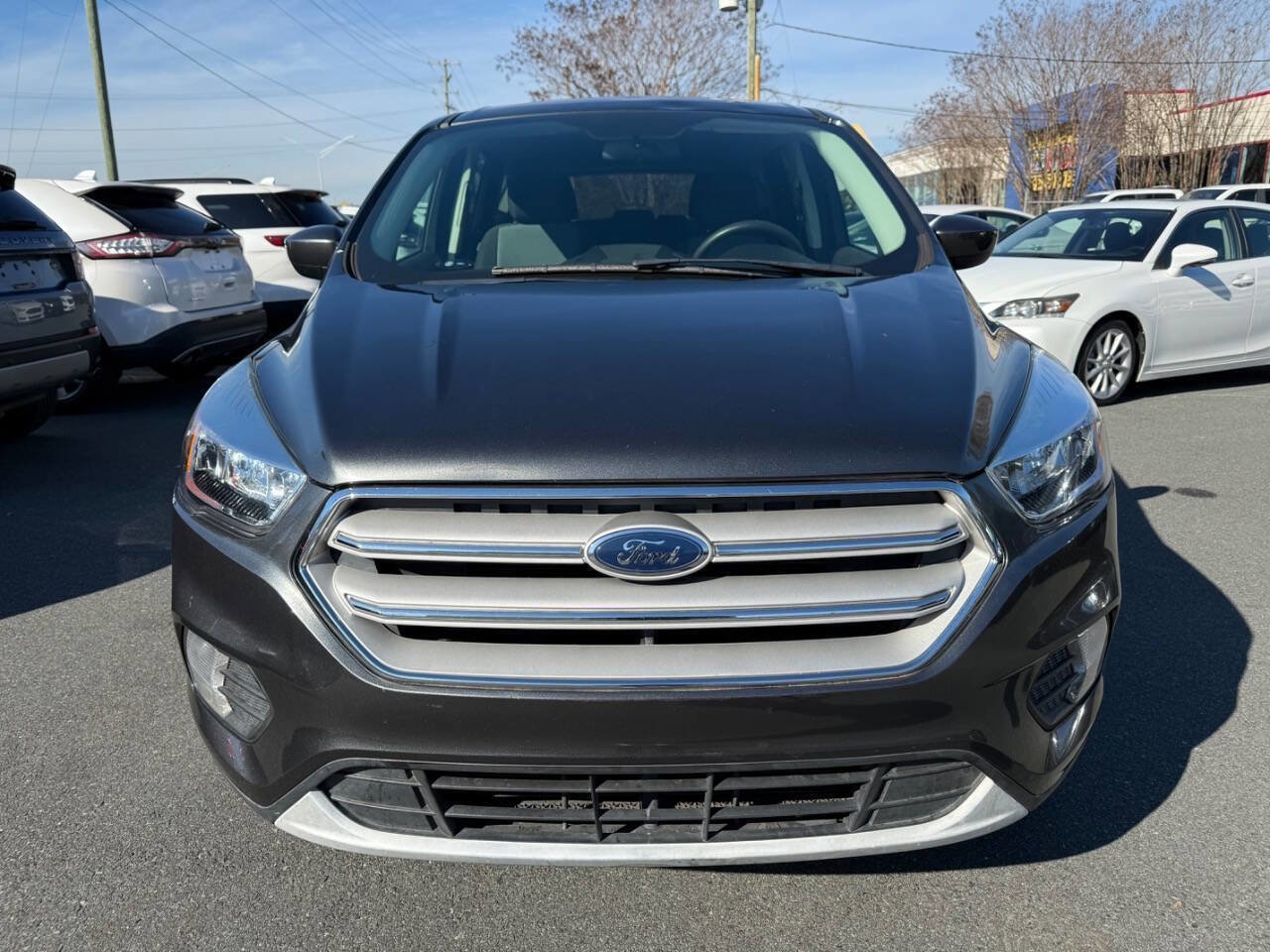 Used 2019 Ford Escape SE image 2