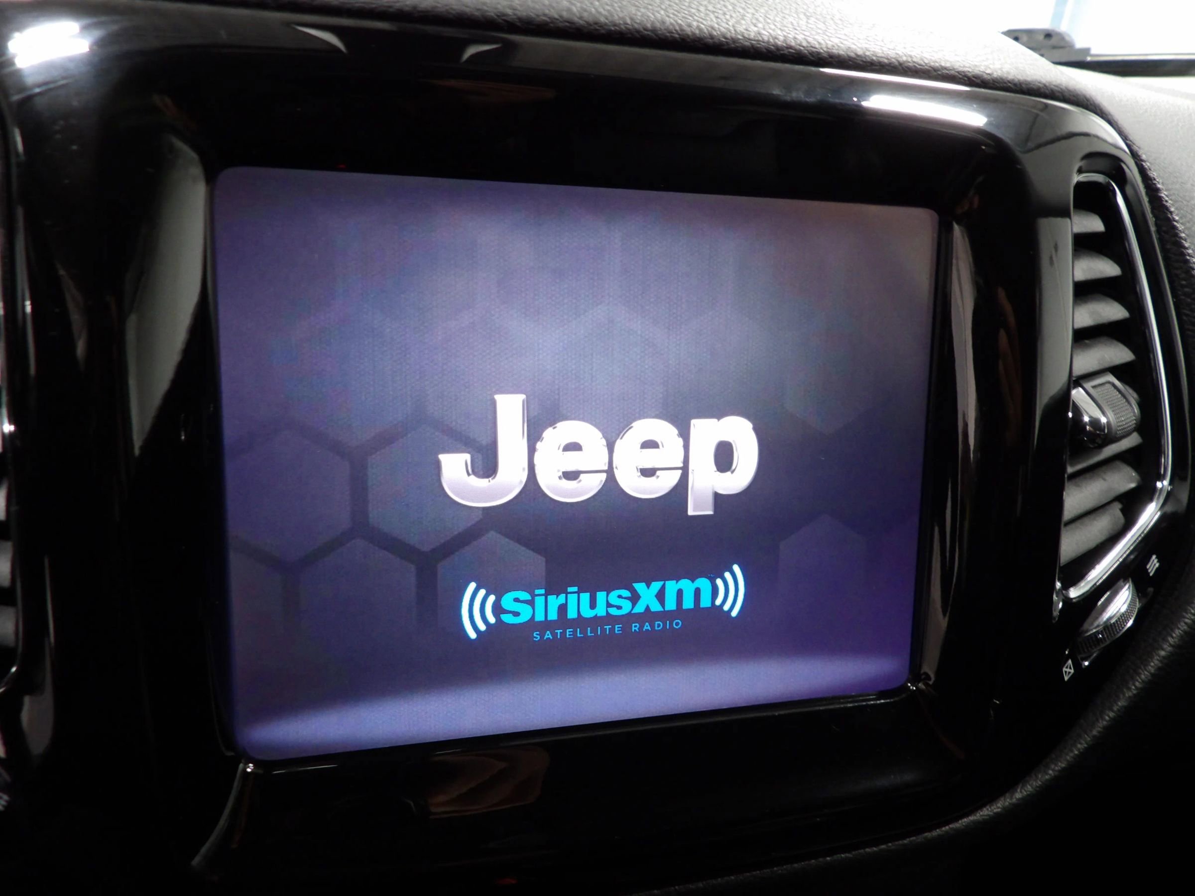 Used 2019 Jeep Compass Limited w/ Safety & Security Group image 7